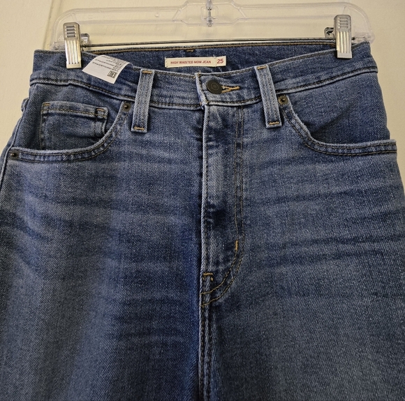 Levi's Classic Blue Jeans - Picture 7 of 13